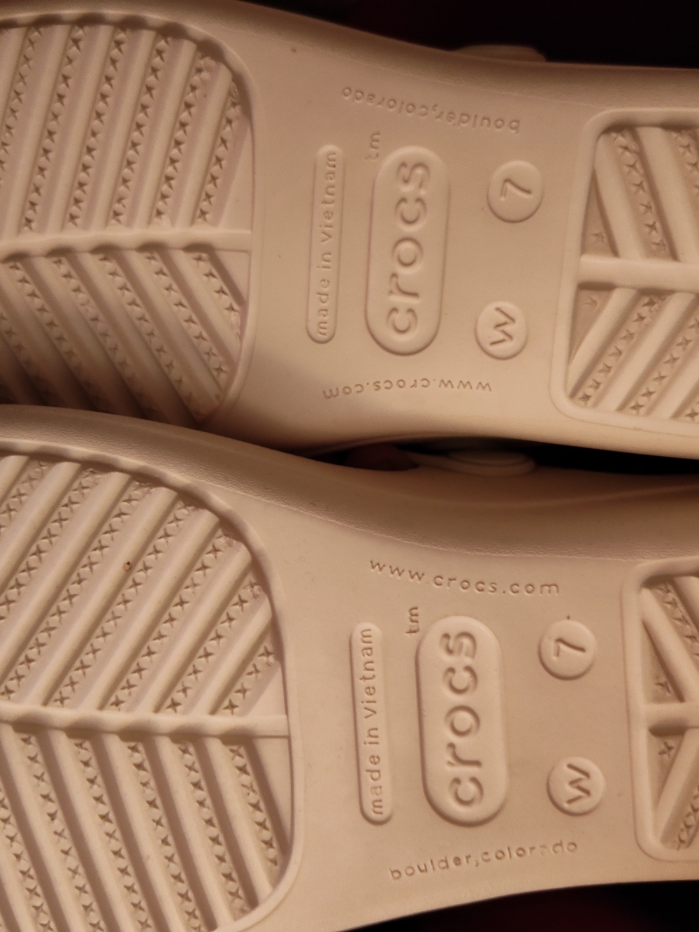 Crocs Women’s White Sandal with Gold Heart Accent - Picture 4 of 6